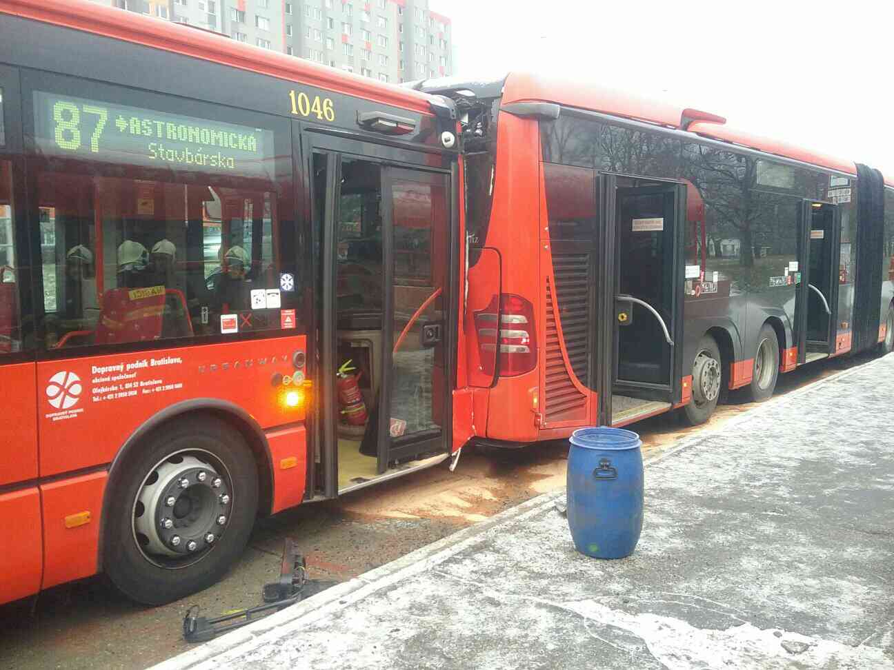 02 - Dopravná nehoda dvoch autobusov v Bratislave